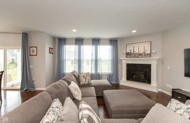 $3,300 | 2473 Commons Court, Avon, IN 46123