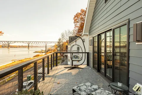 a view of backyard of the house