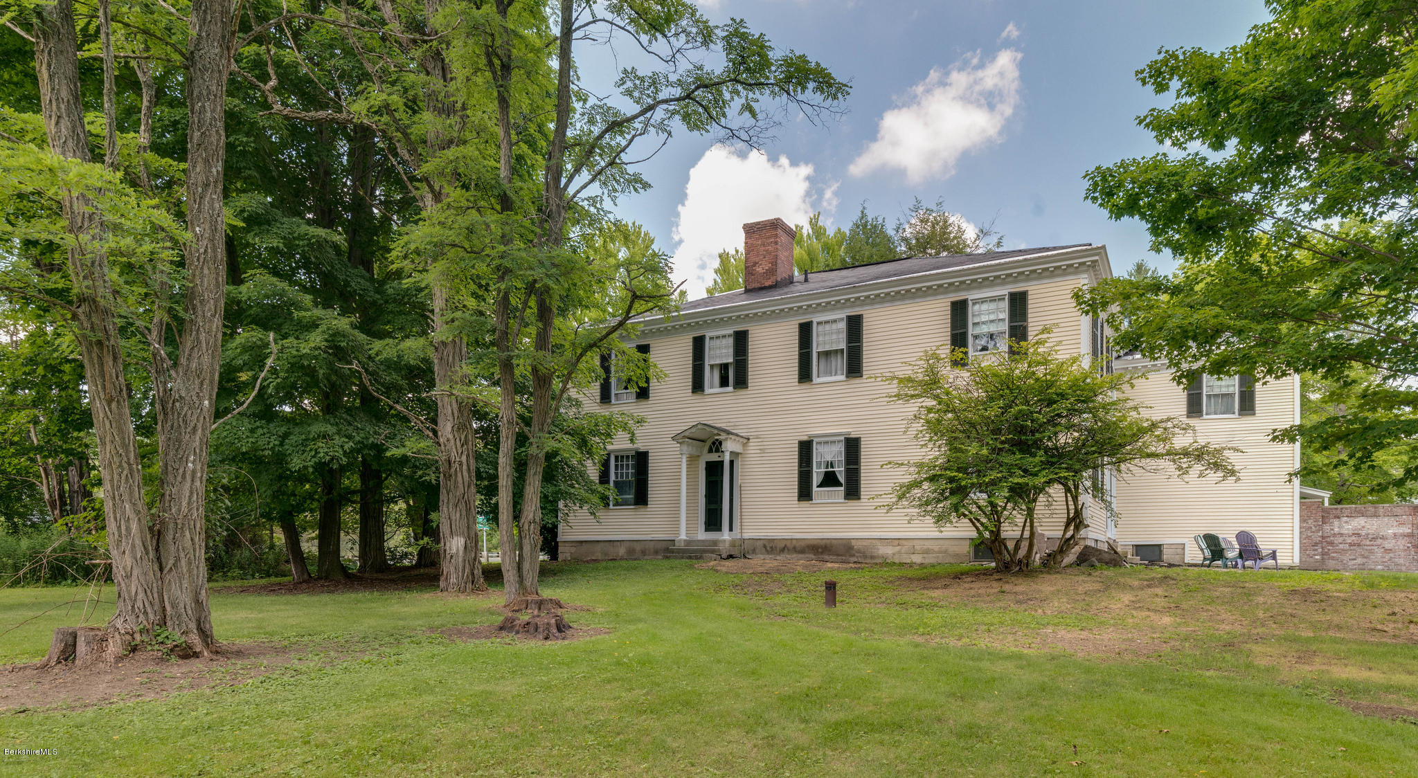 1385 State Road Richmond, MA 01254 - Photo 4 of 25 a front view of a house with garden