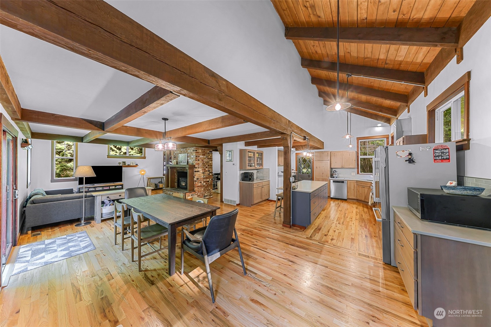 7685 Cultus Bay Road Clinton, WA 98236 - Photo 13 of 40 Gallery Image 13