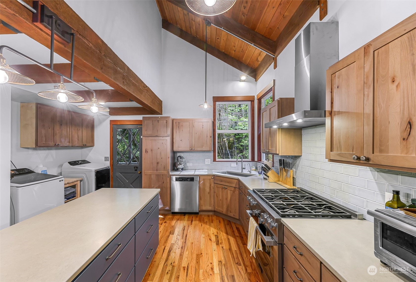 7685 Cultus Bay Road Clinton, WA 98236 - Photo 14 of 40 Gallery Image 14
