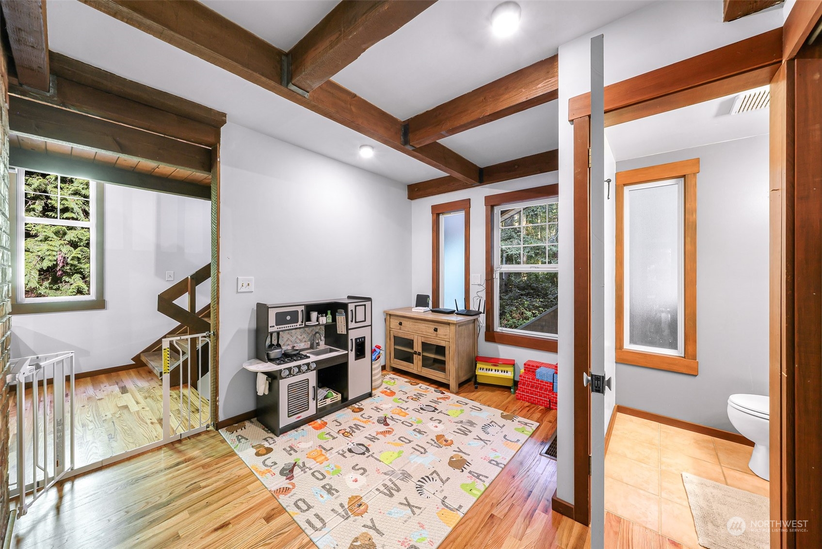 7685 Cultus Bay Road Clinton, WA 98236 - Photo 3 of 40 Gallery Image 3