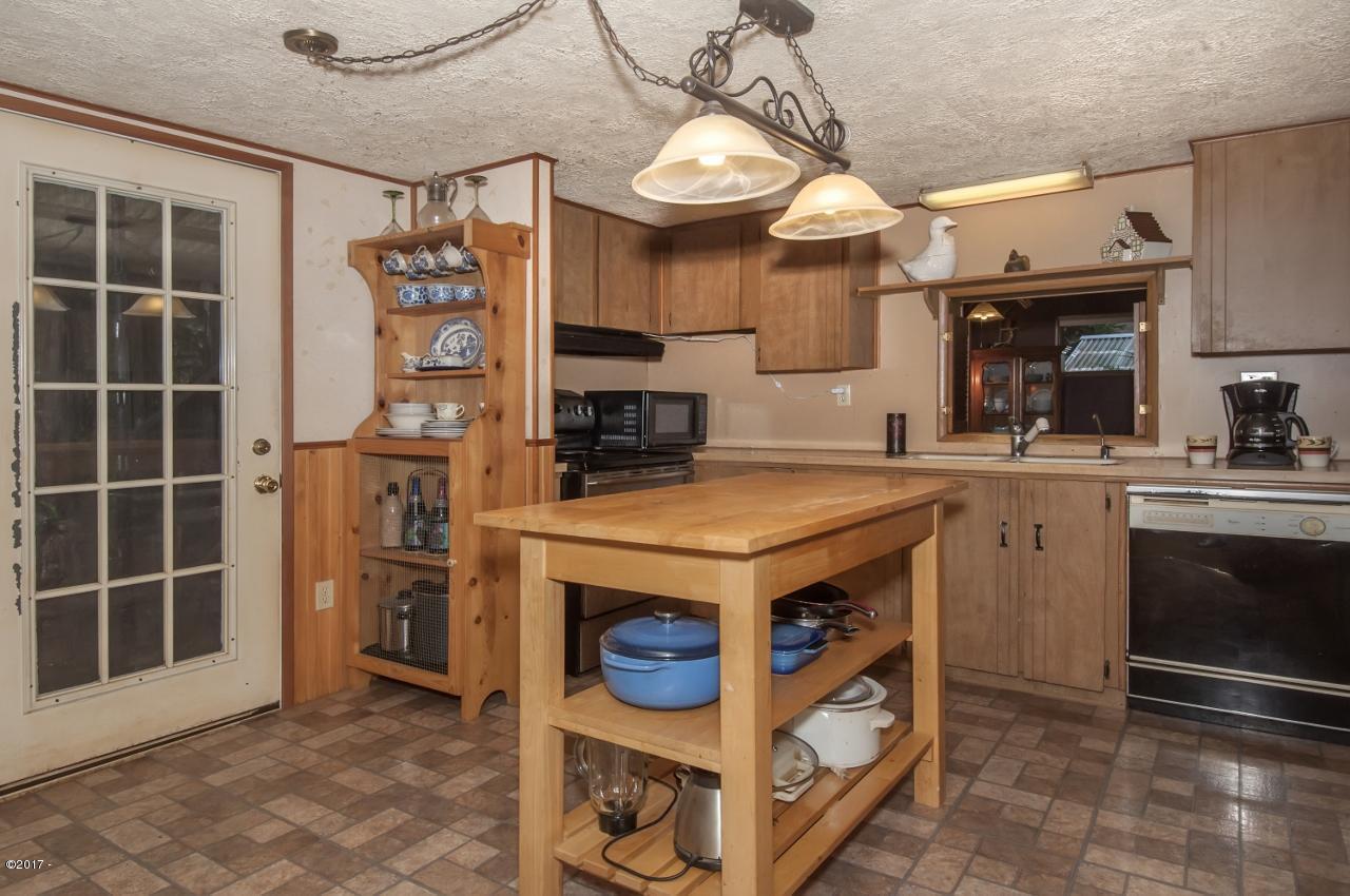 10950 Neskowin Road Neskowin, OR 97149 - Photo 4 of 23 Kitchen - View 1 (1280x850)