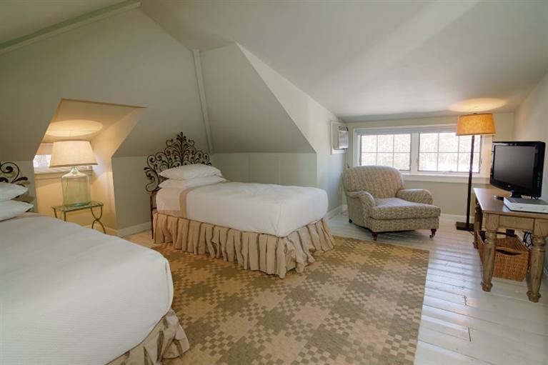 150 Sea View Avenue Osterville, MA 02655 - Photo 20 of 26 a bedroom with furniture and a flat screen tv