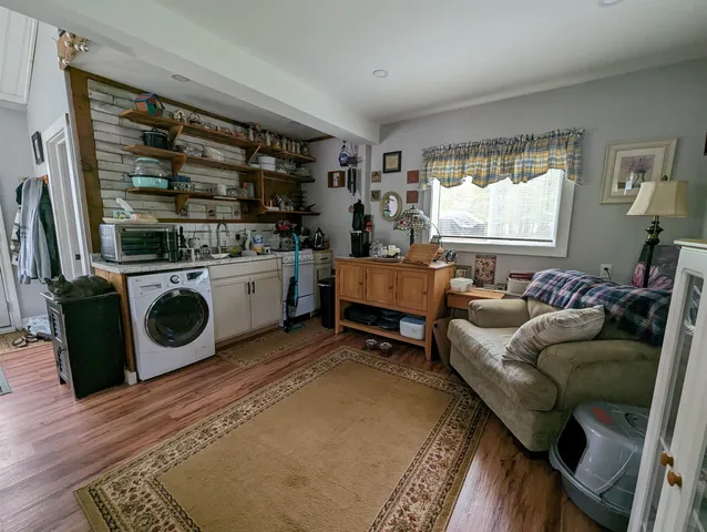 $1,700 | 11 Dana Avenue, Unit APARTMENT 1, Kittery, ME 03904