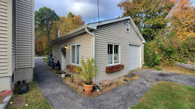 $1,700 | 11 Dana Avenue, Unit APARTMENT 1, Kittery, ME 03904