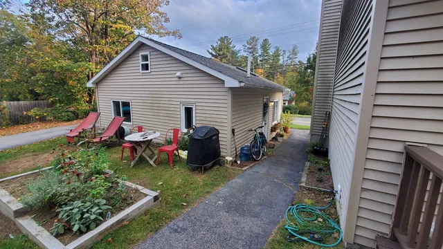 $1,700 | 11 Dana Avenue, Unit APARTMENT 1, Kittery, ME 03904