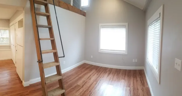 $1,700 | 11 Dana Avenue, Unit APARTMENT 1, Kittery, ME 03904