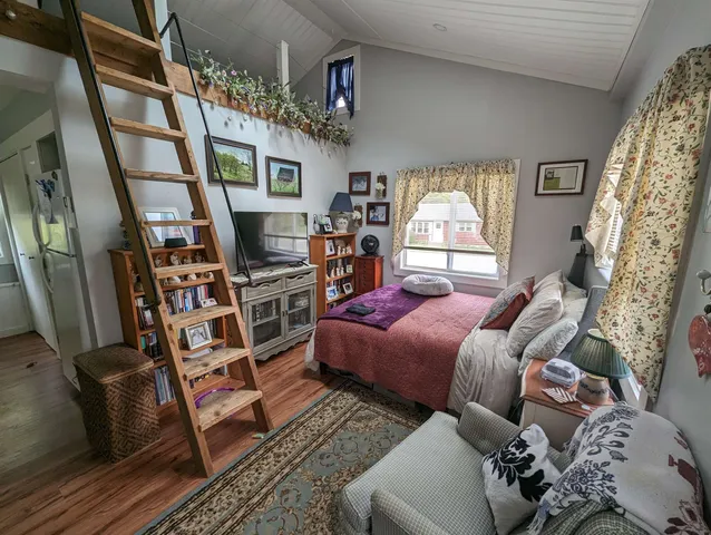 $1,700 | 11 Dana Avenue, Unit APARTMENT 1, Kittery, ME 03904