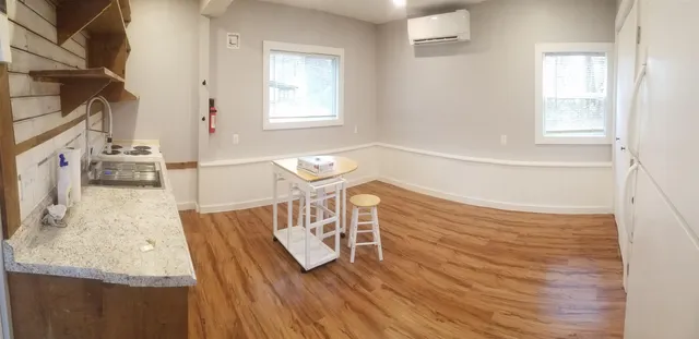 $1,700 | 11 Dana Avenue, Unit APARTMENT 1, Kittery, ME 03904