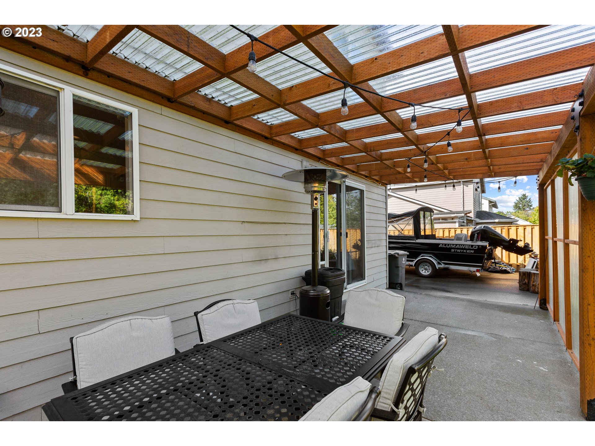 3659 Southeast 10th Street Gresham, OR 97080 - Photo 29 of 34 a view of a chairs and table in a patio
