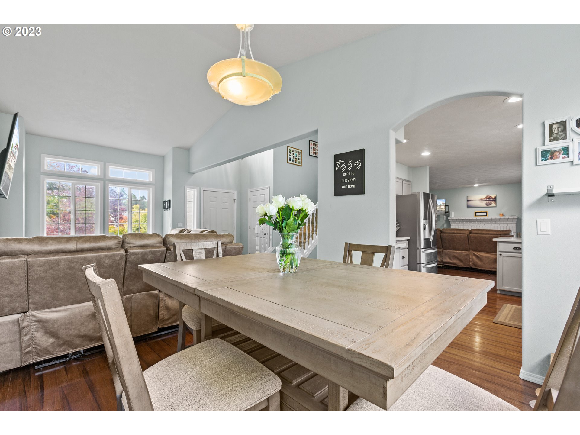 3659 Southeast 10th Street Gresham, OR 97080 - Photo 10 of 34 a view of a dining room kitchen with furniture and a potted plant