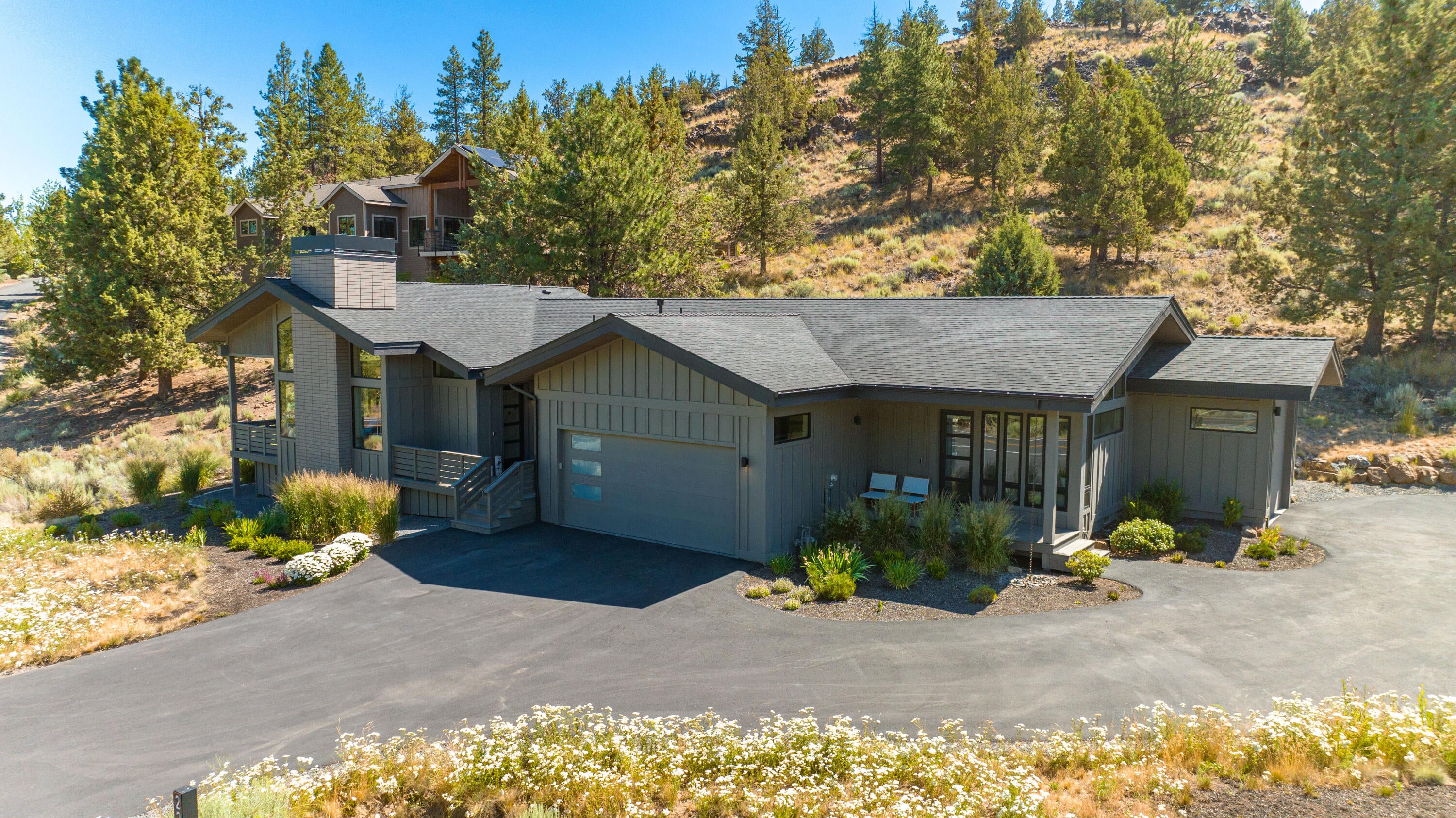 2265 Northwest Putnam Road Bend, OR 97703 - Photo 6 of 44 06