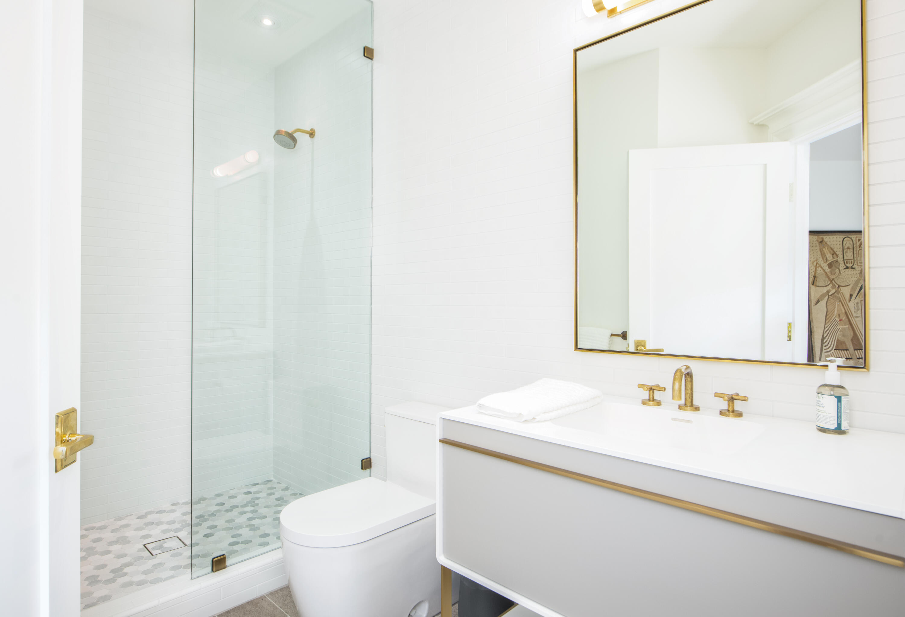 204 Hot Springs Road Montecito, CA 93108 - Photo 23 of 28 Guest Bathroom