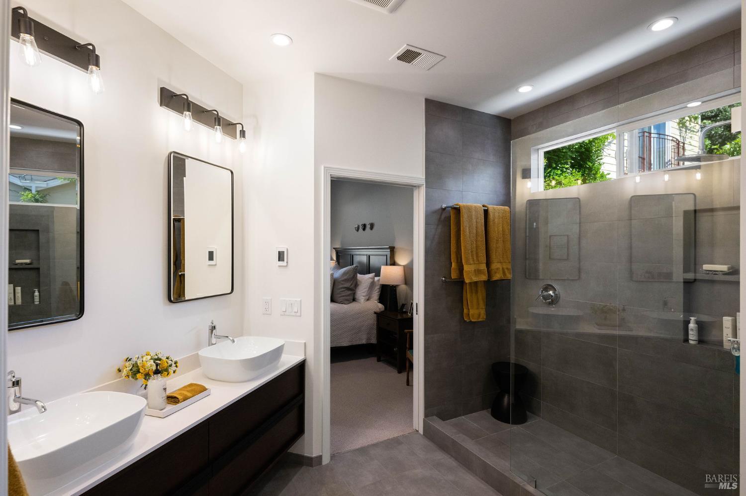 806 Chiles Avenue St. Helena, CA 94574 - Photo 19 of 38 a bathroom with a tub sink and mirror