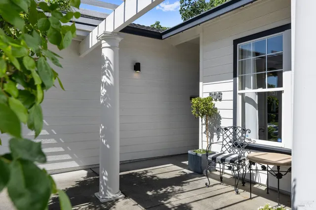 $2,250,000 | 806 Chiles Avenue, St. Helena, CA 94574