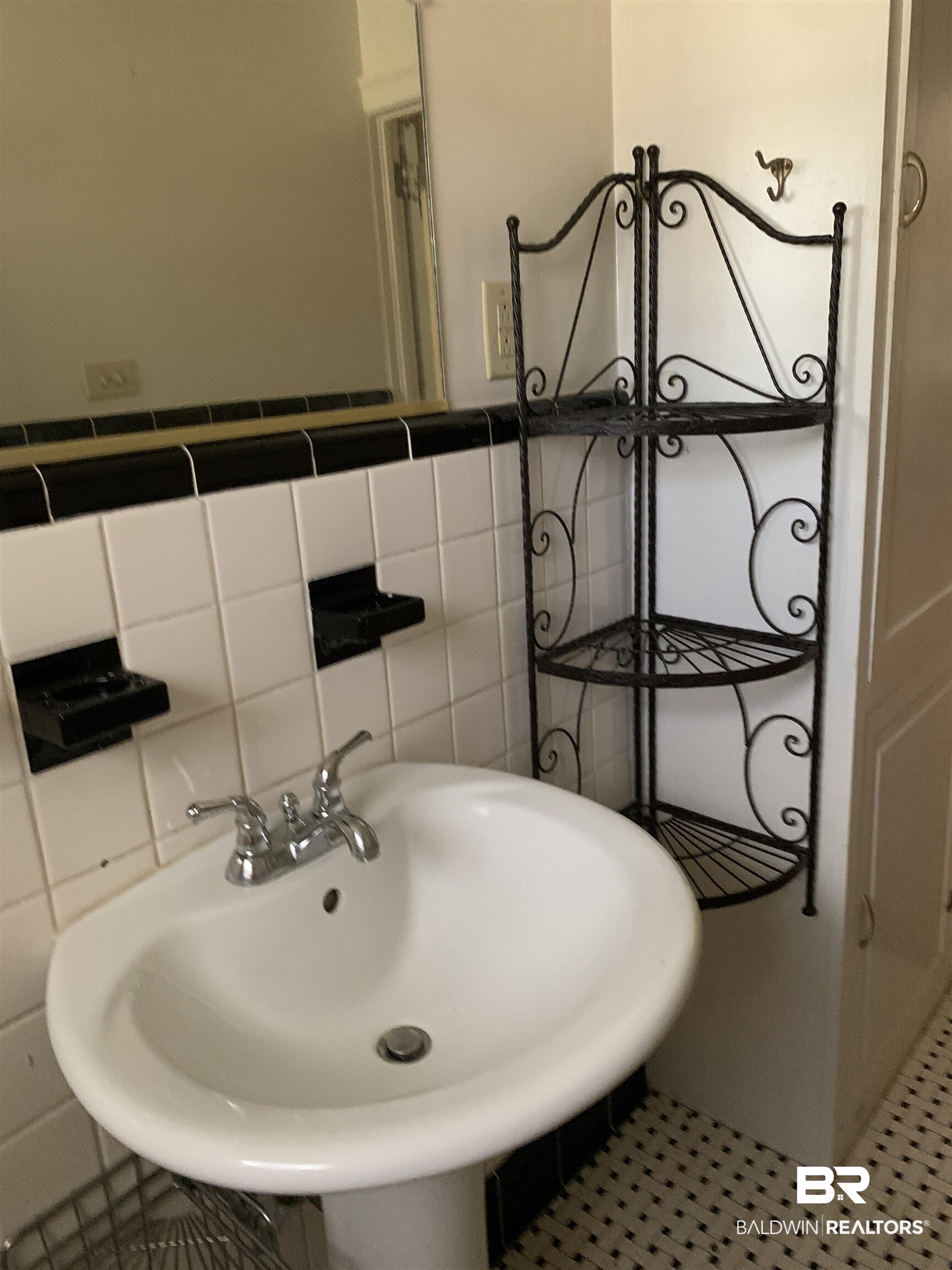 2406 Government Street Mobile, AL 36606 - Photo 5 of 11