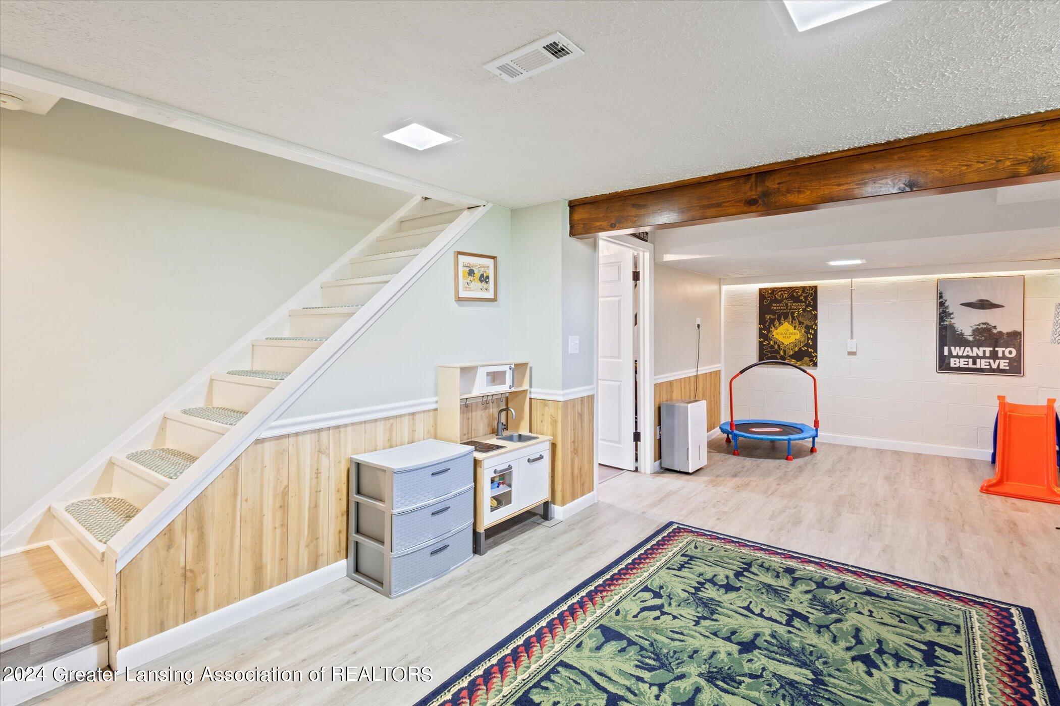 3033 Scarborough Road Lansing, MI 48910 - Photo 32 of 39 32-3033-Scarborough-Rd-Lansing-MI-48910-