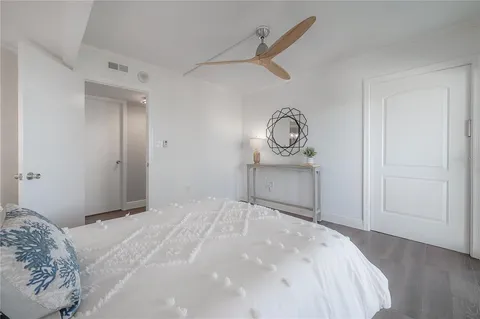 $575,000 | 4141 Bayshore Boulevard, Unit 1003, Tampa, FL 33611