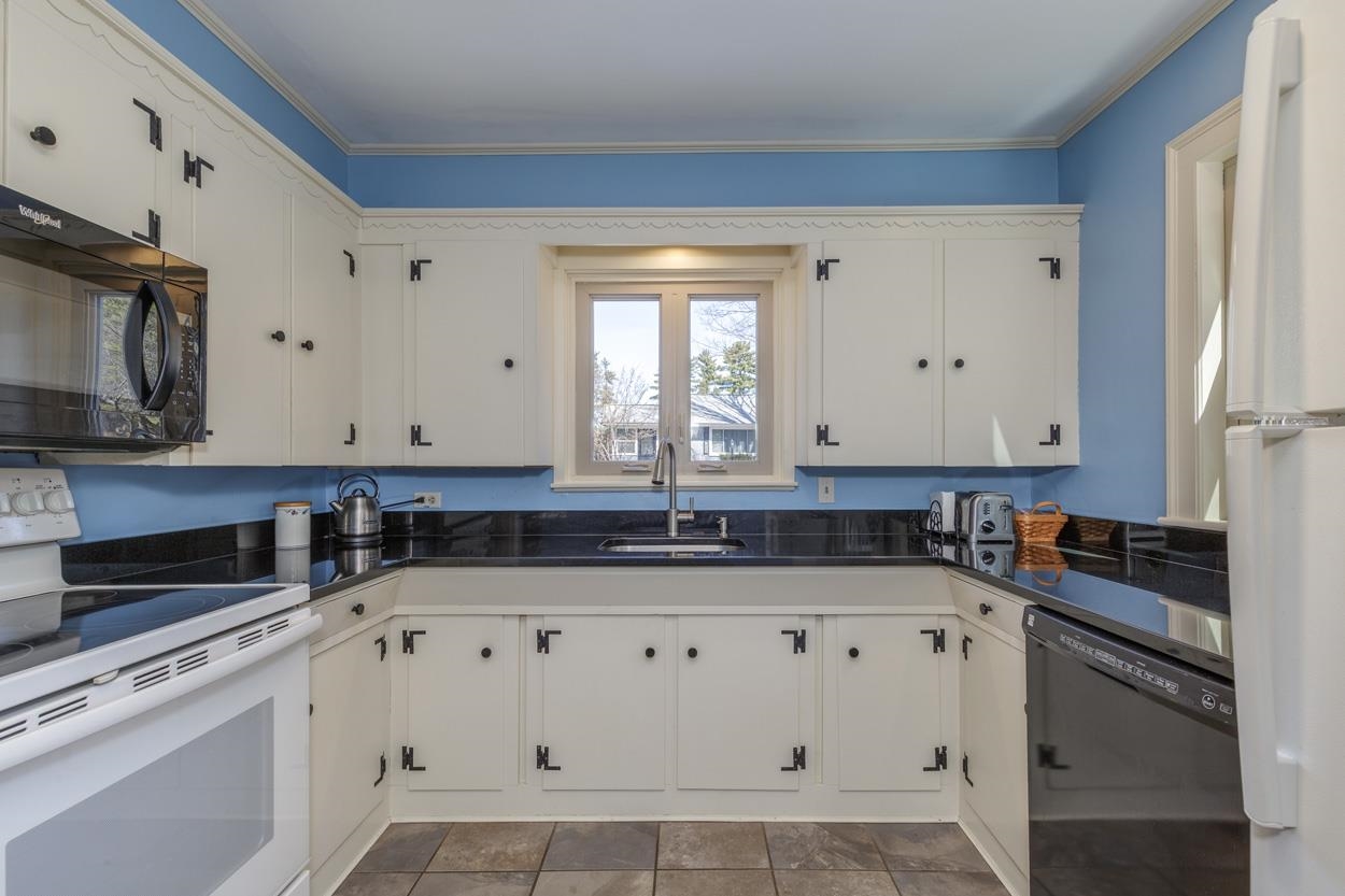 82 Penacook Road Hopkinton, NH 03229 - Photo 3 of 36