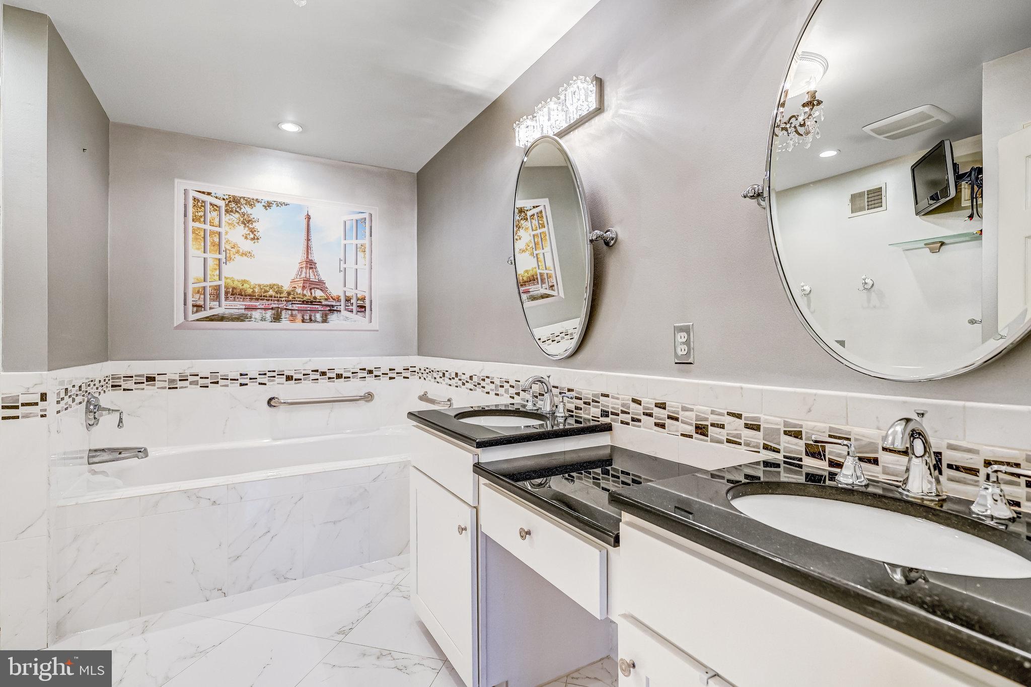 8046 Galla Knoll Circle Springfield, VA 22153 - Photo 19 of 38 a bathroom with a bathtub and a mirror