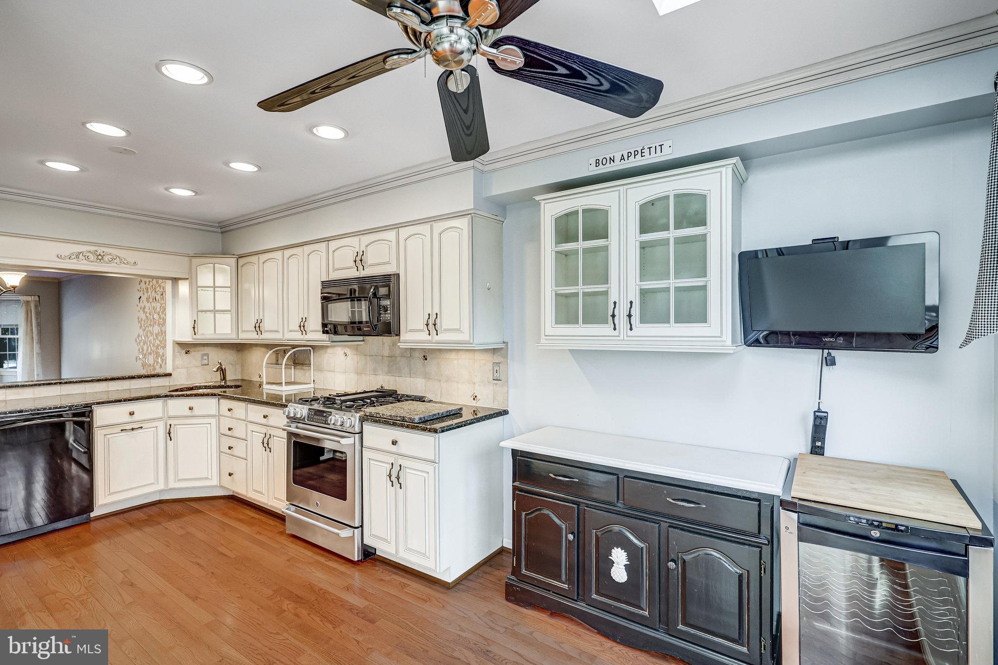8046 Galla Knoll Circle Springfield, VA 22153 - Photo 9 of 38 a kitchen with a stove and a microwave