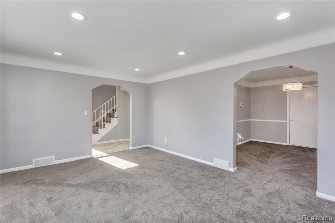 19133 Santa Rosa Drive Detroit, MI 48221 - Photo 3 of 16 Living Room