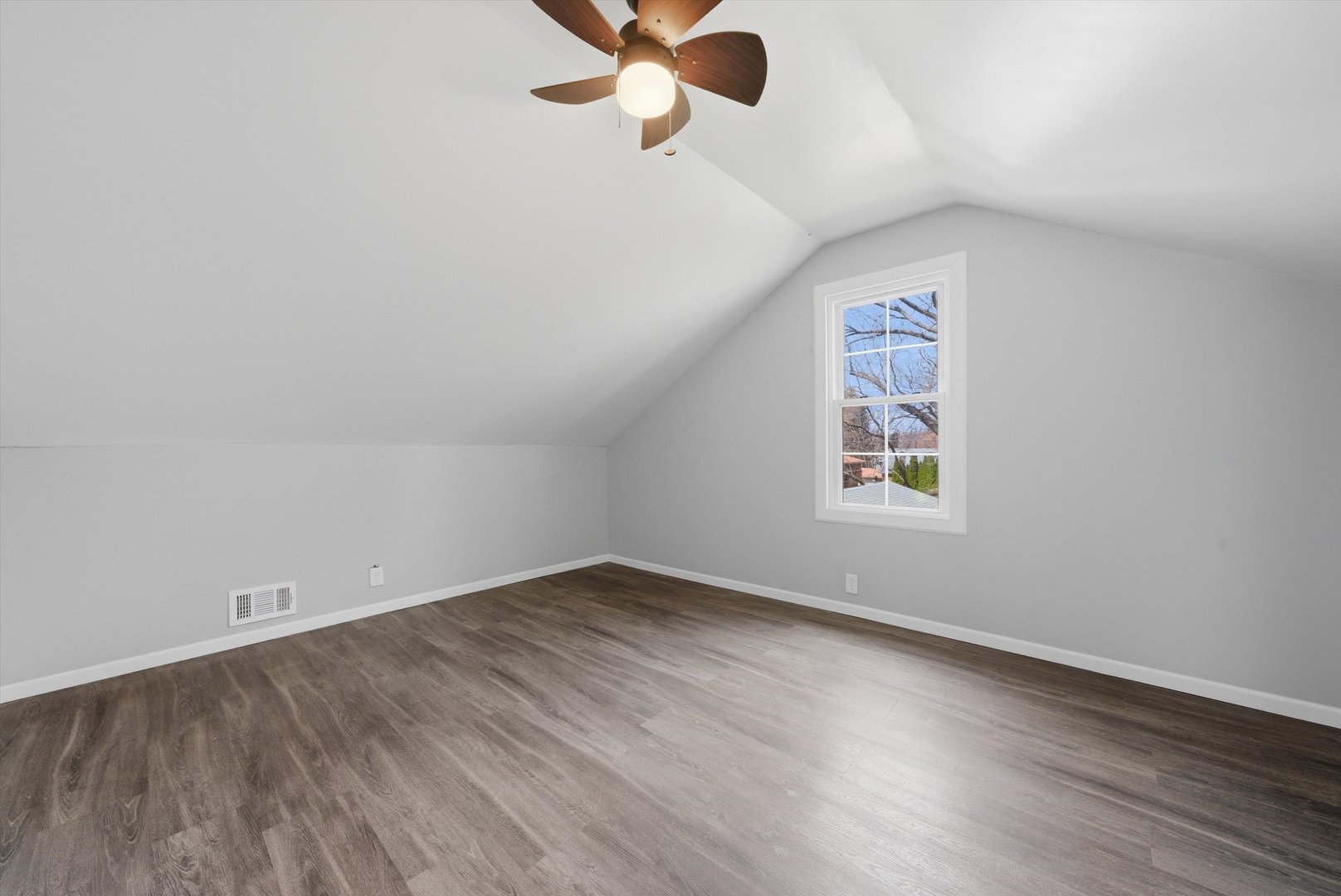 305 Circle Road Fox River Grove, IL 60021 - Photo 15 of 31
