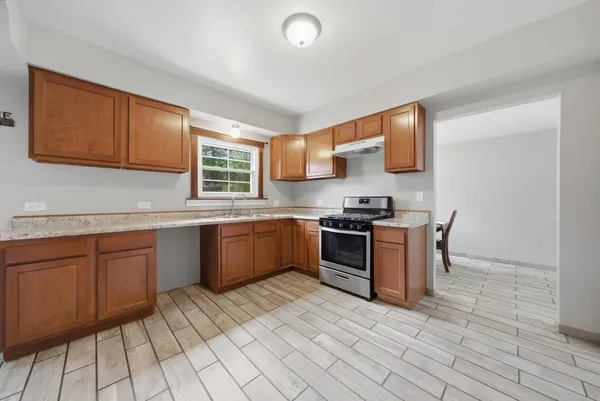 $349,900 | 305 Circle Road, Fox River Grove, IL 60021