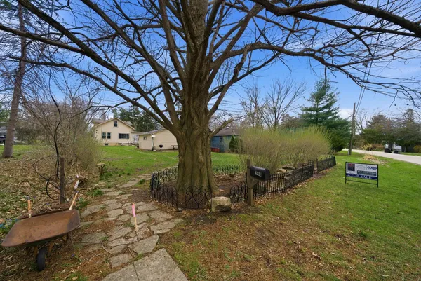 $349,900 | 305 Circle Road, Fox River Grove, IL 60021