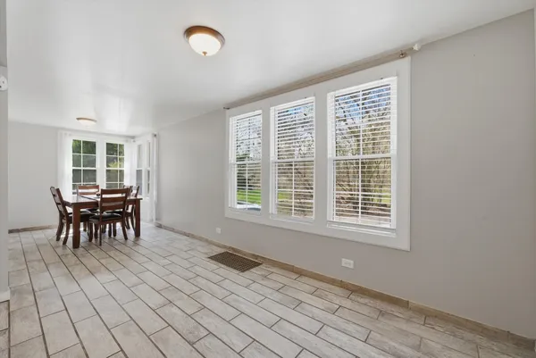 $349,900 | 305 Circle Road, Fox River Grove, IL 60021