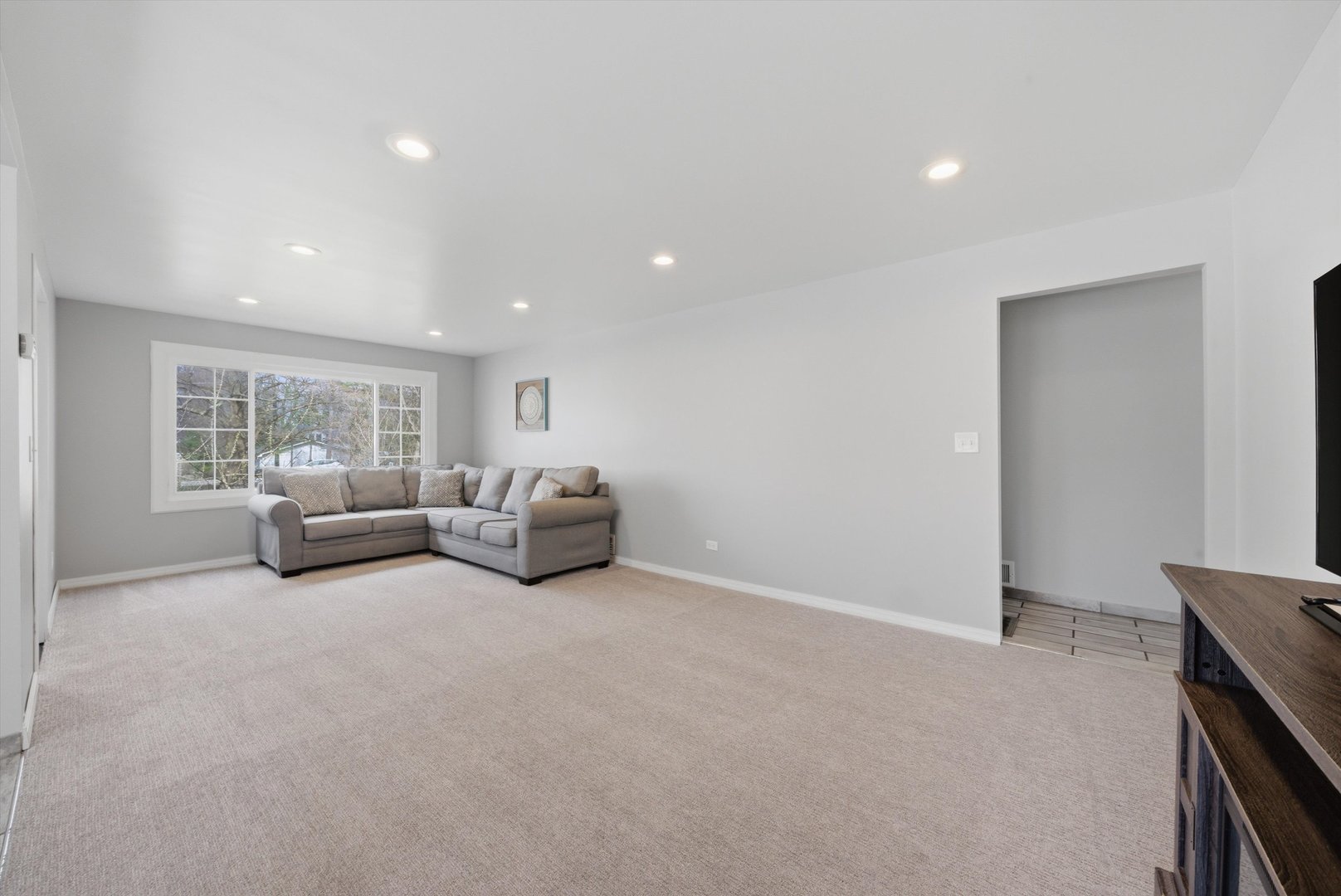 305 Circle Road Fox River Grove, IL 60021 - Photo 9 of 31