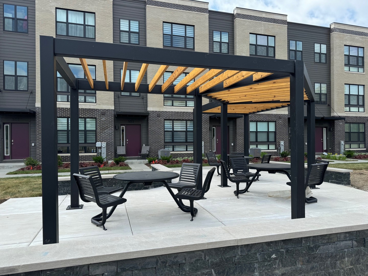 338 Summit Circle Lombard, IL 60148 - Photo 2 of 24