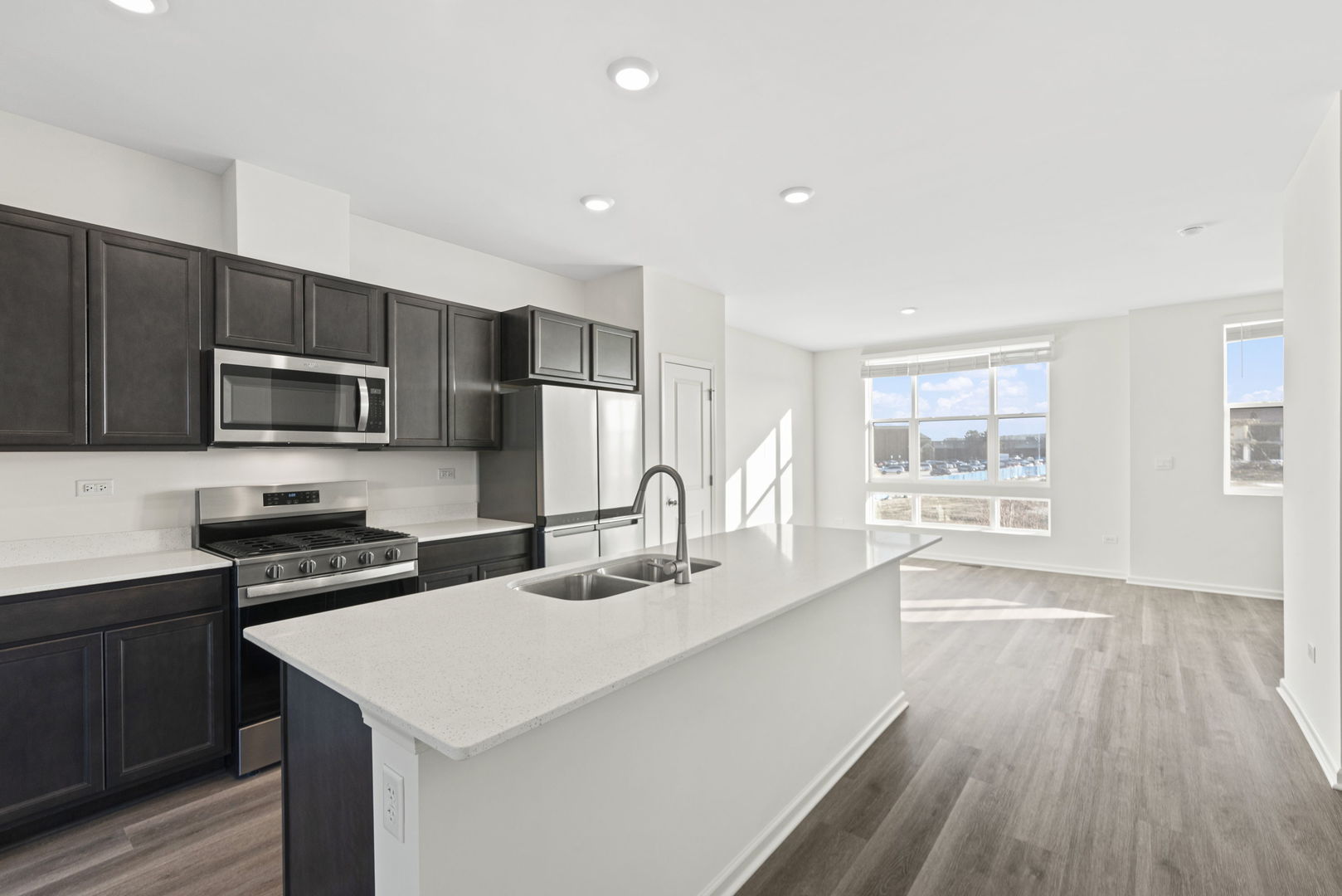 338 Summit Circle Lombard, IL 60148 - Photo 7 of 24