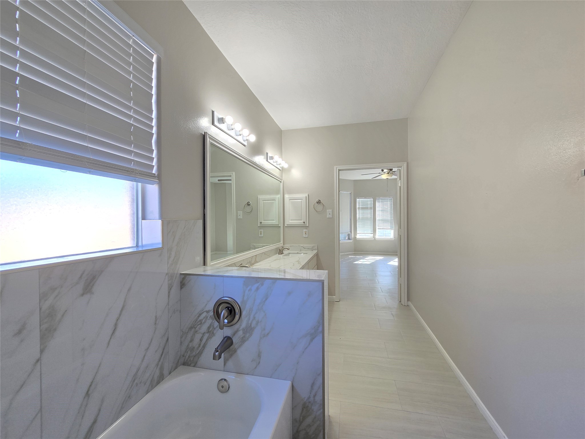 18819 Harbor Key Circle Houston, TX 77084 - Photo 12 of 33 a bathroom with a bathtub sink and mirror