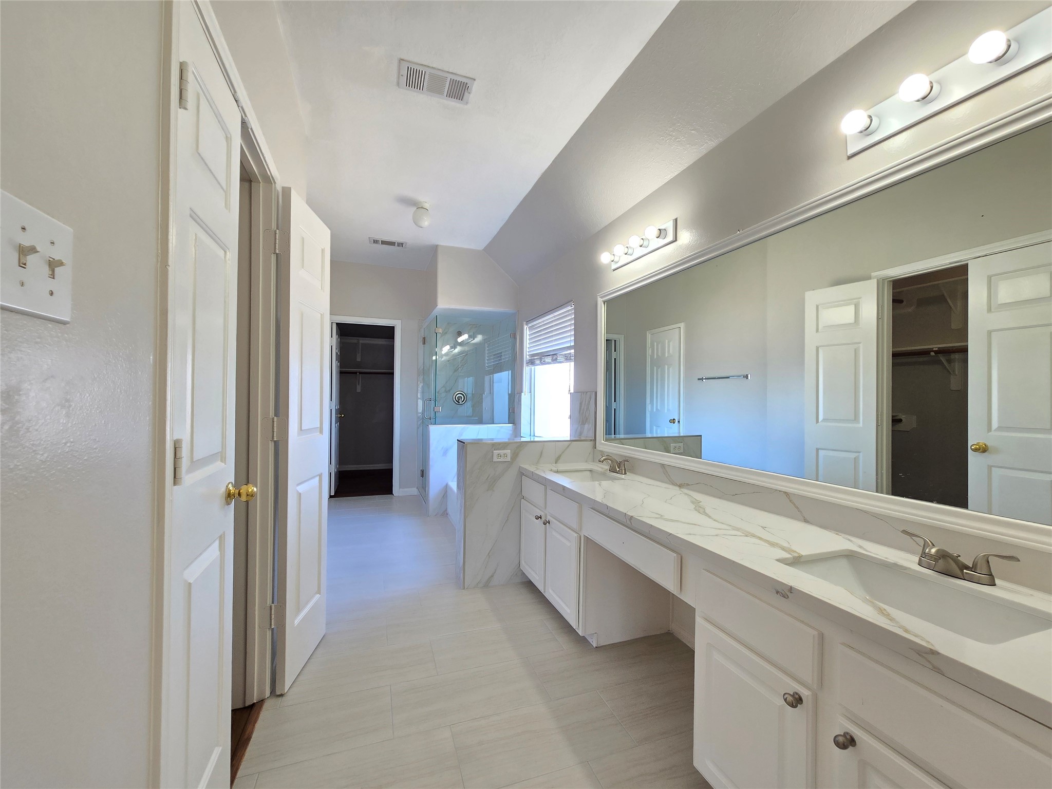 18819 Harbor Key Circle Houston, TX 77084 - Photo 19 of 33 a spacious bathroom with a granite countertop sink and a mirror