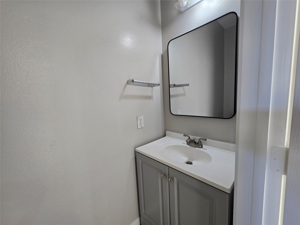 18819 Harbor Key Circle Houston, TX 77084 - Photo 6 of 33 a bathroom with a sink and a mirror