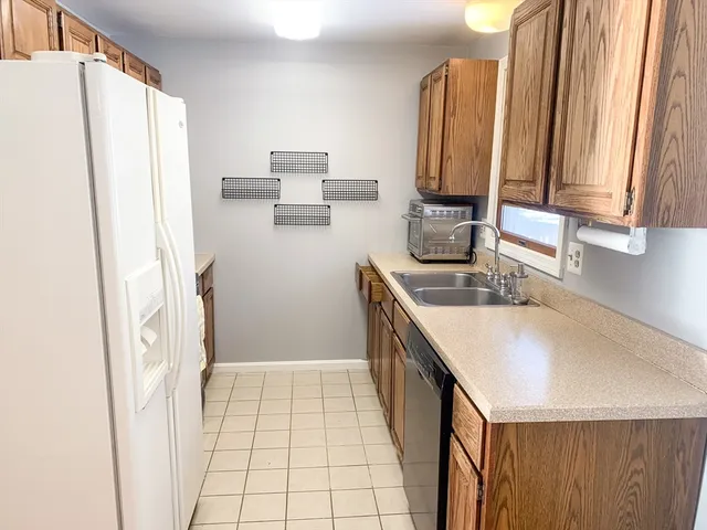 $2,200 | 51 1/2 Hatfield Street, Unit 6, Northampton, MA 01060