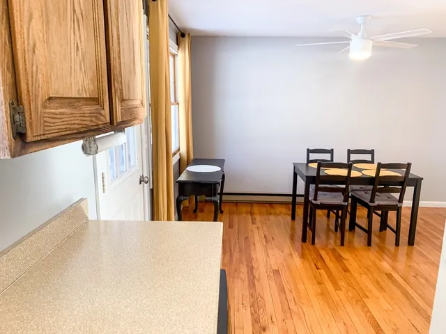 $2,200 | 51 1/2 Hatfield Street, Unit 6, Northampton, MA 01060