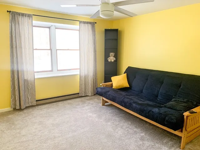 $2,200 | 51 1/2 Hatfield Street, Unit 6, Northampton, MA 01060