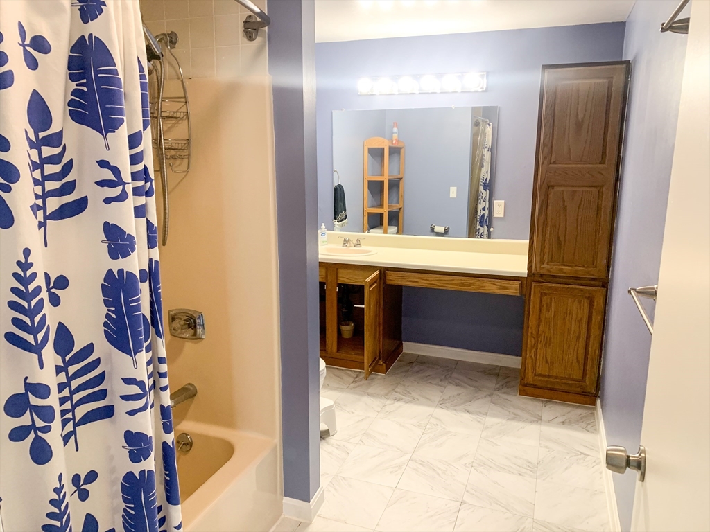 51 1/2 Hatfield Street, Unit 6 Northampton, MA 01060 - Photo 9 of 9