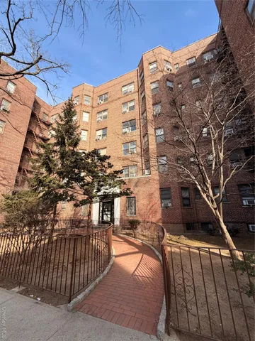 $199,000 | 61-41 Saunders Street, Unit B27 | Rego Park