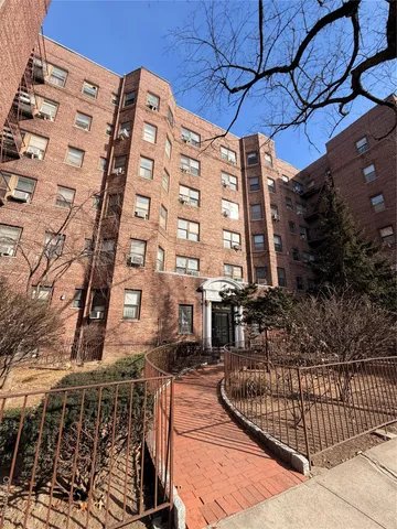 $199,000 | 61-41 Saunders Street, Unit B27 | Rego Park