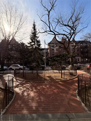 $199,000 | 61-41 Saunders Street, Unit B27 | Rego Park