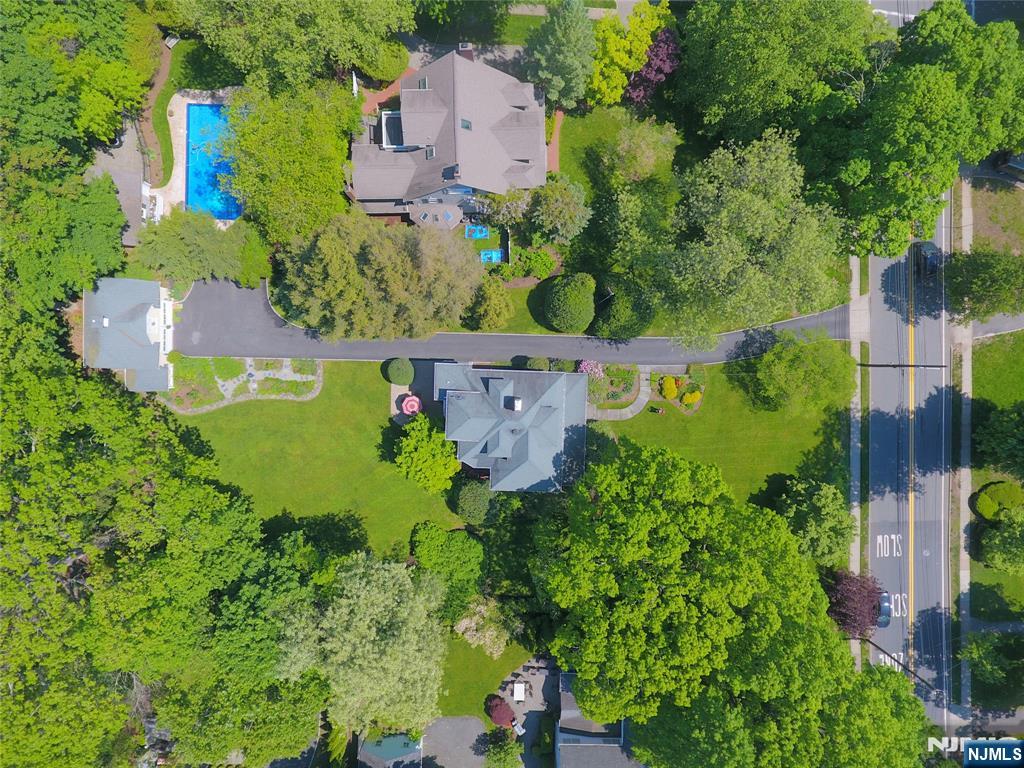 208 Lincoln Avenue Ridgewood, NJ 07450 - Photo 3 of 21