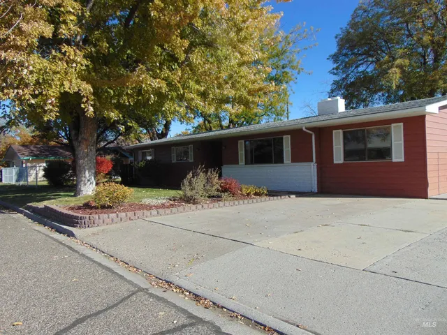 $320,000 | 332 Sears Drive, Ontario, OR 97914