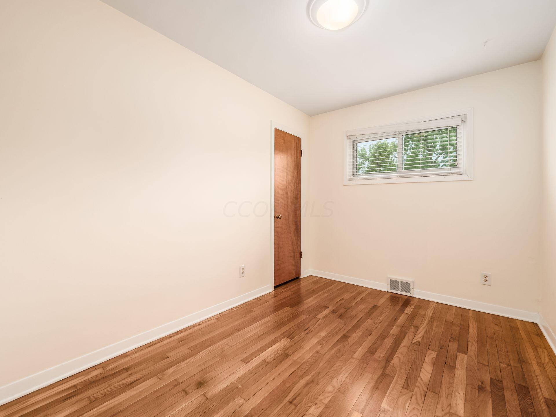 3180 Ainwick Road Columbus, OH 43221 - Photo 27 of 57 Bedroom #2