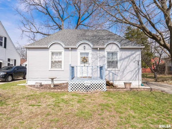 $103,900 | 2511 West Downs Circle, West Peoria, IL 61604