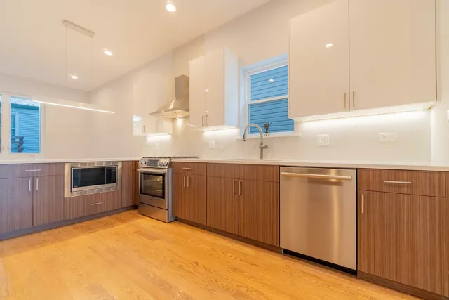 $979,500 | 1920 South Shelby Court, Chicago, IL 60608