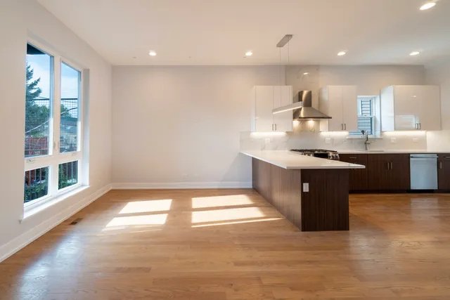 $979,500 | 1920 South Shelby Court, Chicago, IL 60608